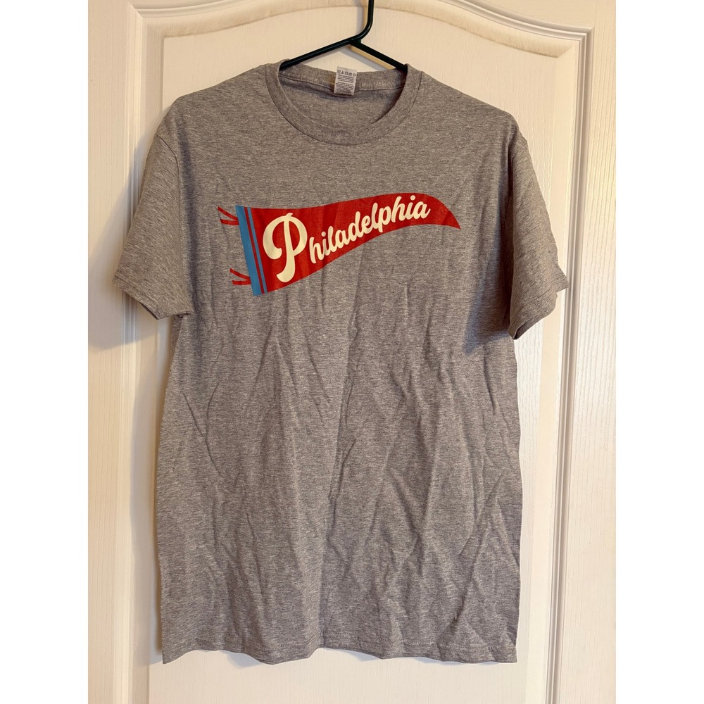 Philadelphia Phillies Pennant Graphic T-Shirt Medium Gray Fruit of The Loom